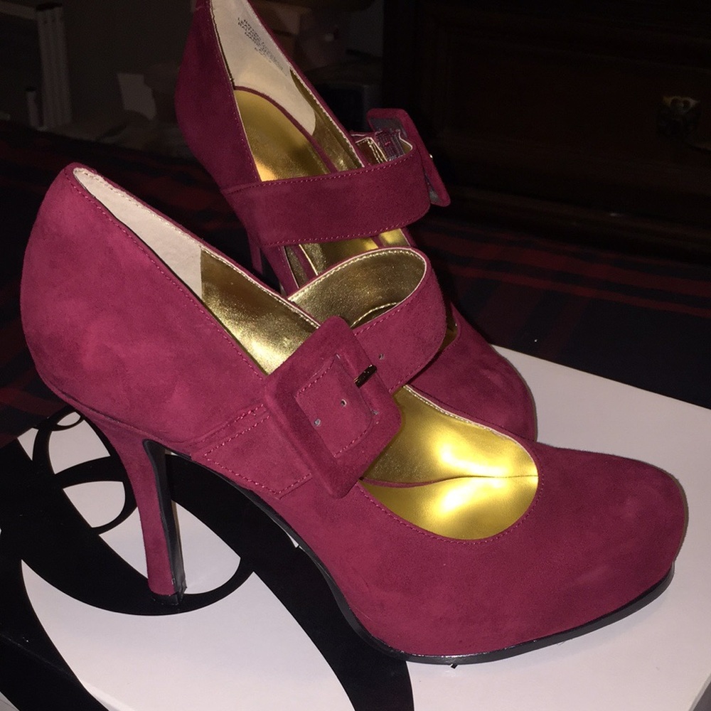 NEW Never worn Nine West Red suede pumps size 5.5